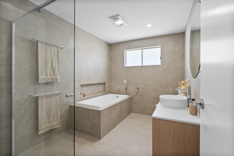 Fromelles Main Bathroom