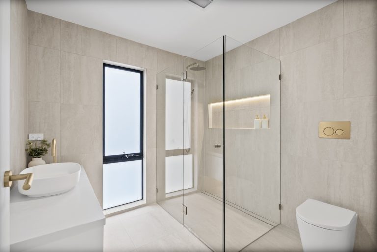 Hamilton Main Bathroom